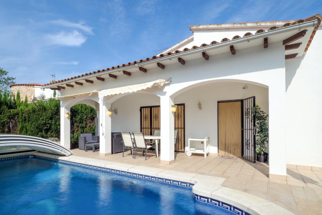 Villa Charming With Private Pool In